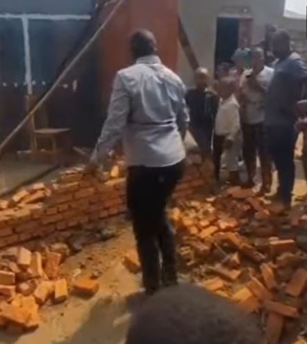 Gitifu Uwimana Vedaste aherutse kugaragara mu mashusho asenya zimwe mu nyubako bivugwa ko zubatswe hadakurikijwe ibisabwa
