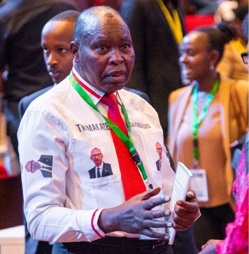 Rucagu yitabiriye Umushykirano yambaye ishatsi iriho Perezida Paul Kagame