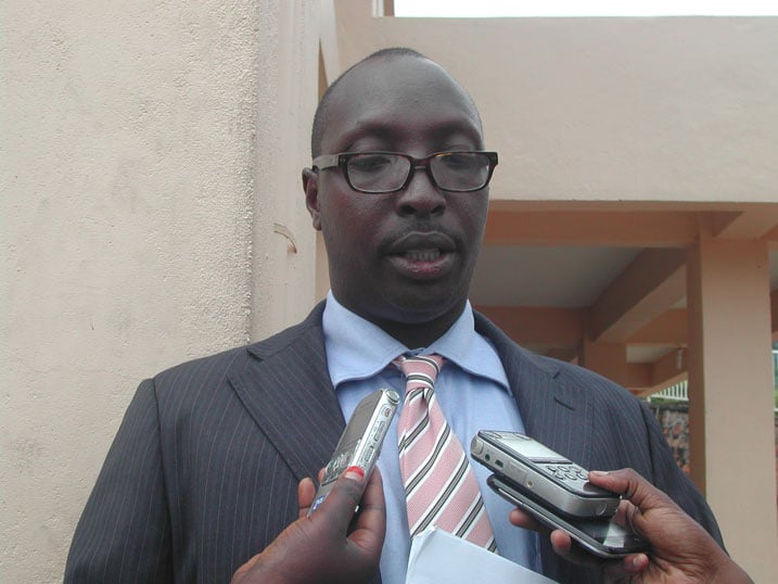 Rugambwa asobanura ko kuba Leta yarashyize impapuro nyemezamwenda ku isoko atari uko yakennye.
