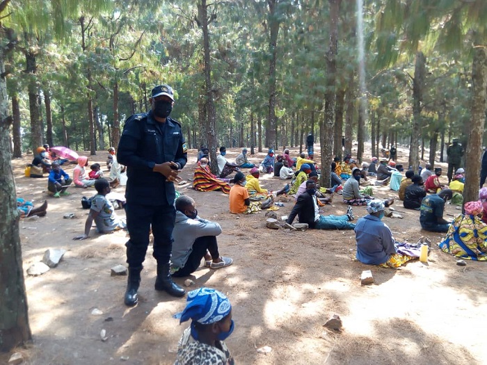 Umuyobozi wa Polisi mu Karere ka Ruhango yabagejejeho ubutumwa bwo kwirinda kuza gusengera kuri uyu musozi