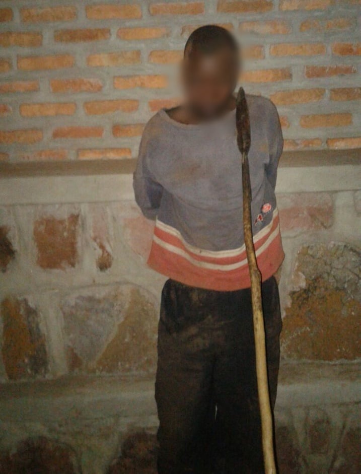 Umugabo yashatse kurwanya abanyerondo akoresheje icumu ariko biba iby'ubusa.