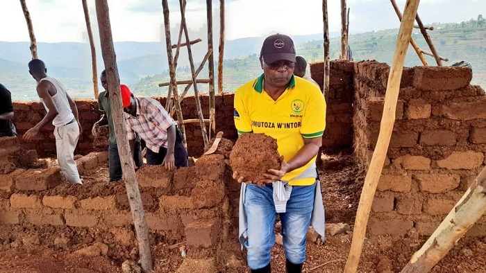 Umuganda rusange mu Karere ka Rulindo waranzwe no kubakira abaturage batishoboye