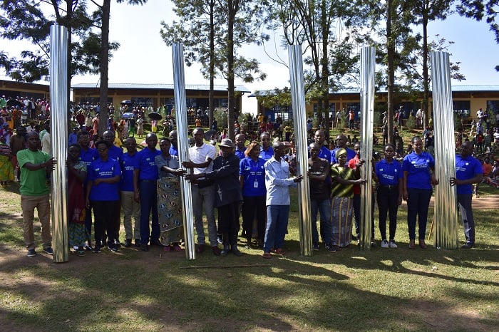 Imiryango yabagaho inyagirwa yashimiye abagize Njyanama ya Rulindo yabahaye amabati