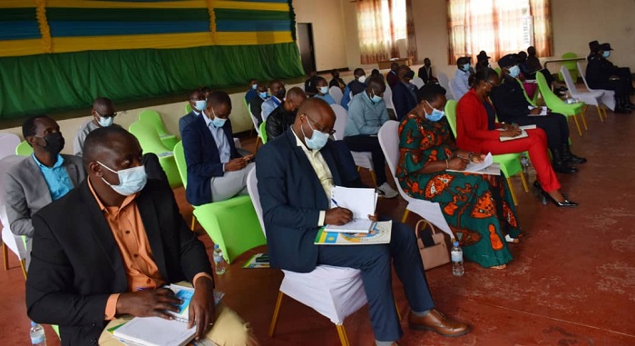Bamwe mu bitabiriye ibiganiro ku kurwanya ruswa n'akarengane basabwe kuyirandura burundu