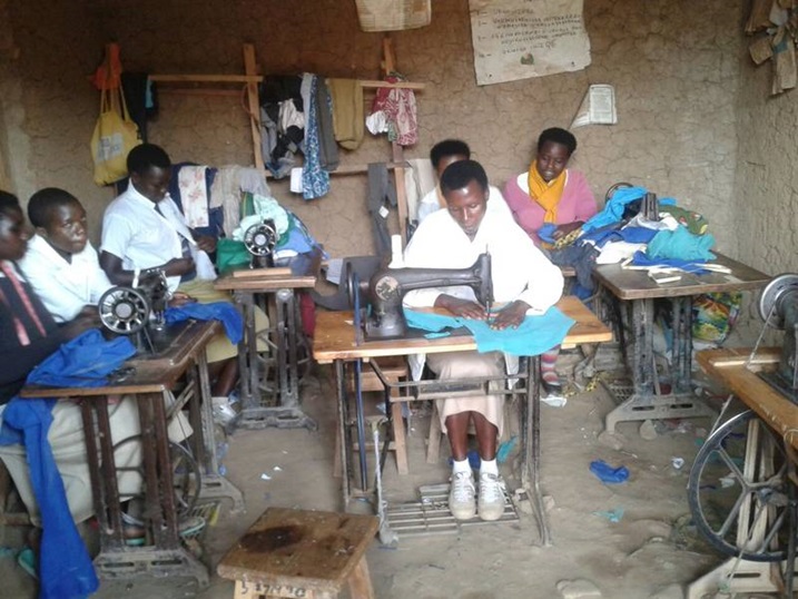 Bagenerwa ubufasha butandukanye butuma babasha gukora ibyo biga.