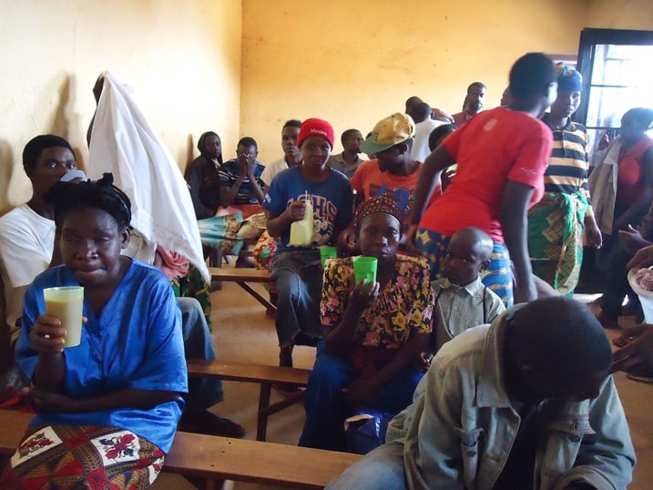 Bamwe mu bagore bo muri aka karere bibera mu tubari bakibagirwa inshingano z