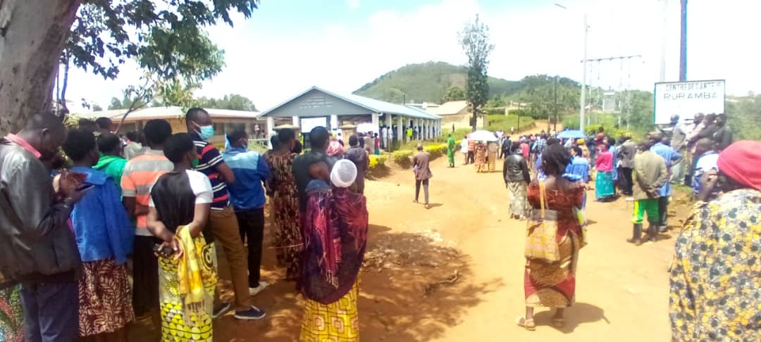 Abitabiriye Kwibuka ku nshuro ya 28 mu Ruramba batahanye ubutumwa bwo kwirinda ingengabitekerezo ya Jenoside