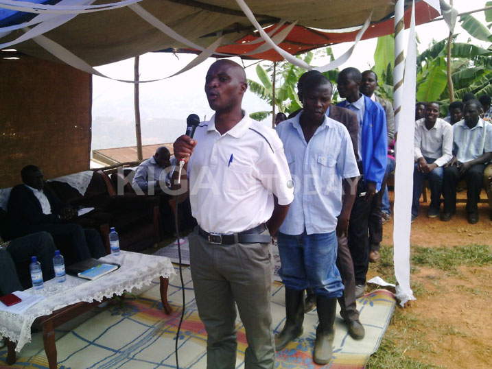 Rurangirwa avuga ko n'ubwo yari umusirikare yatahaga iwabo agiye muri konji akarara mu mwobo n'abasivili kubera abacengezi bari barayogoje agace yari atuyemo.