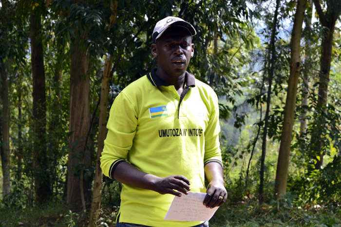Rurangwa avuga ko bashishikariza abatishoboye kutagurisha amatungo bahawe atarororoka