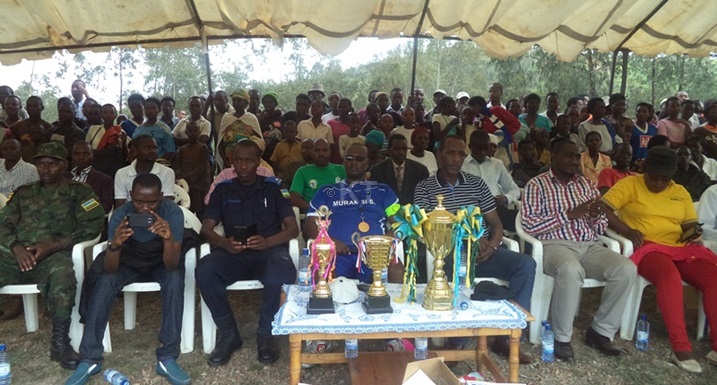 Urubyiruko rwasabwe kwiharika ngo rurwanye ubukene butuma barifatirana.