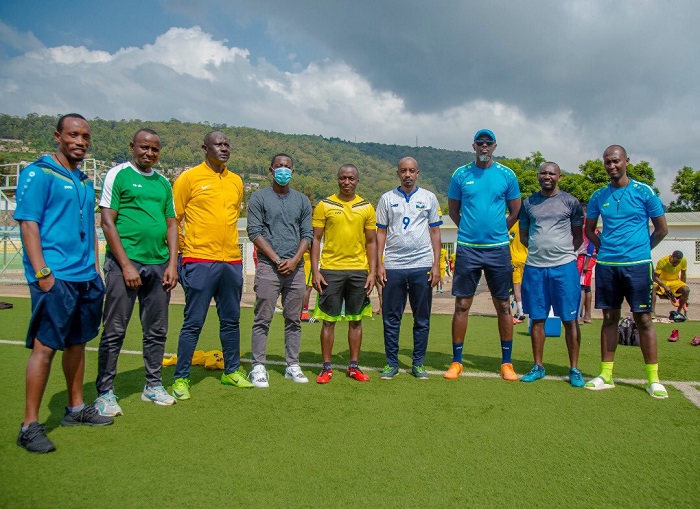 Rusheshangoga hamwe n'abatoza ba AS Kigali 