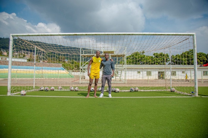 Michel (iburyo) hamwe na Emery Bayisenge bakinanye muri APR FC no muri AS Kigali 