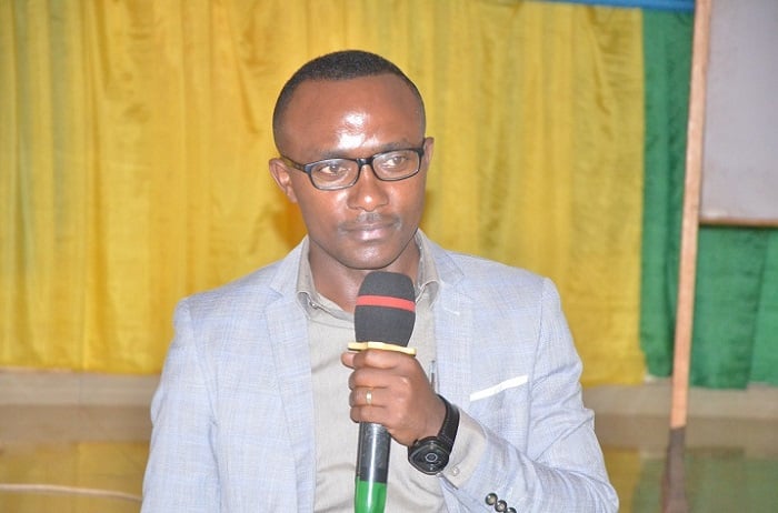 Umuyobozi w'Akarere ka Rusizi, Kayumba Ephrem, avuga ko COVID-19 yatumye batesa imihigo uko babiteganyaga
