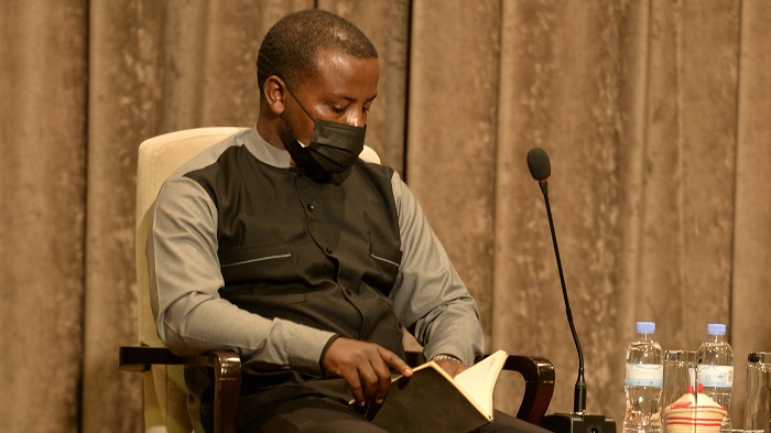 Umuyobozi ushinzwe ibijyanye no gushyingura mu irimbi rya Rusororo avuga ko utishoboye akaba afite urwandiko yahawe n'ubuyobozi ashyingura uwe nta kiguzi atanze