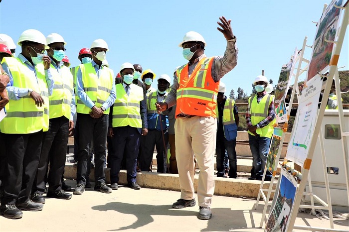 Barasobanurirwa uko imirimo irimo kugenda