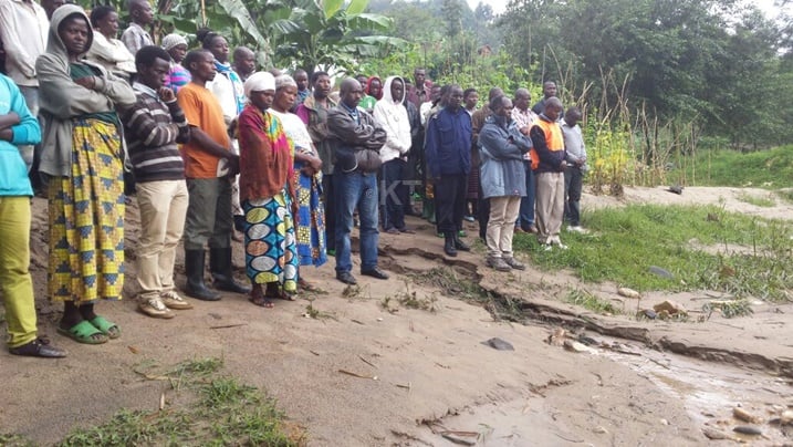 Aha ni i Rutsiro mu Mudugudu waGisiza, Akagari ka Gisiza Umurenge wa Musasa. Abaturage baje kwibukira ku mugezi wa Koko.