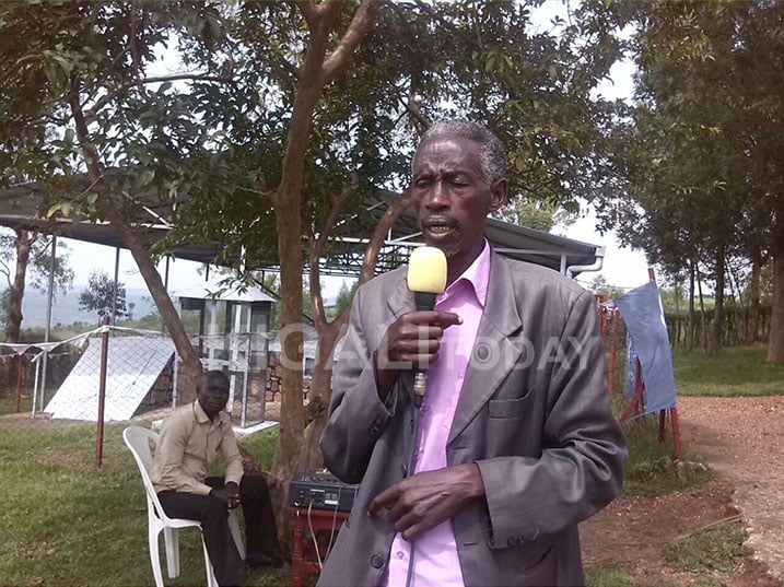 Umusaza Gahirima atanga ubuhamya bw'uko yarokokeye i Mwurire.