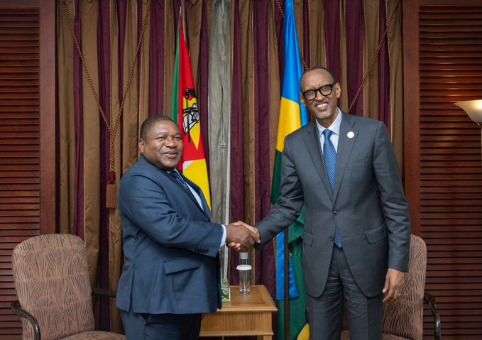 Perezida Kagame w'u Rwanda na Filipe Nyusi wa Mozambique bagiranye ibiganiro