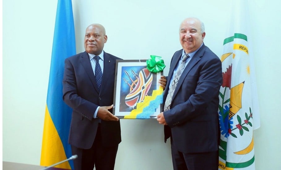 Hon Dr François Xavier yagiranye ibiganiro na Ambasaderi wa Algeria mu Rwanda, Mohamed Mellah