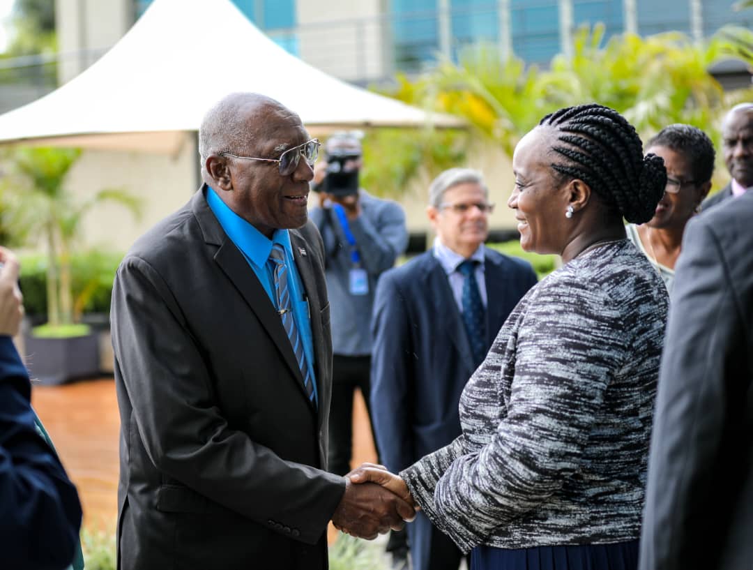 Visi Perezida wa Cuba, Salvador Antonio Valdés Mesa asuhuzanya n'Umuyobozi Mukuru Wungirije w'Umuryango FPR Inkotanyi, Uwimana Consolée