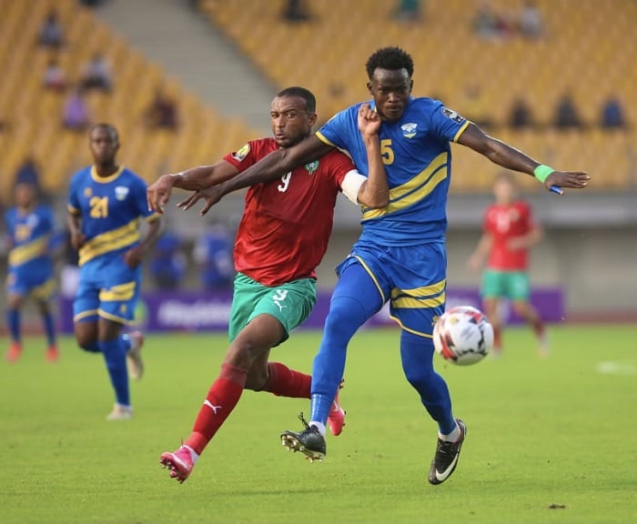 Mutsinzi Ange ni umwe mu bakinnyi bitwaye neza, aha yabuzaga rutahizamu Ayoub El Kaabi wa Maroc gusatira Amavubi