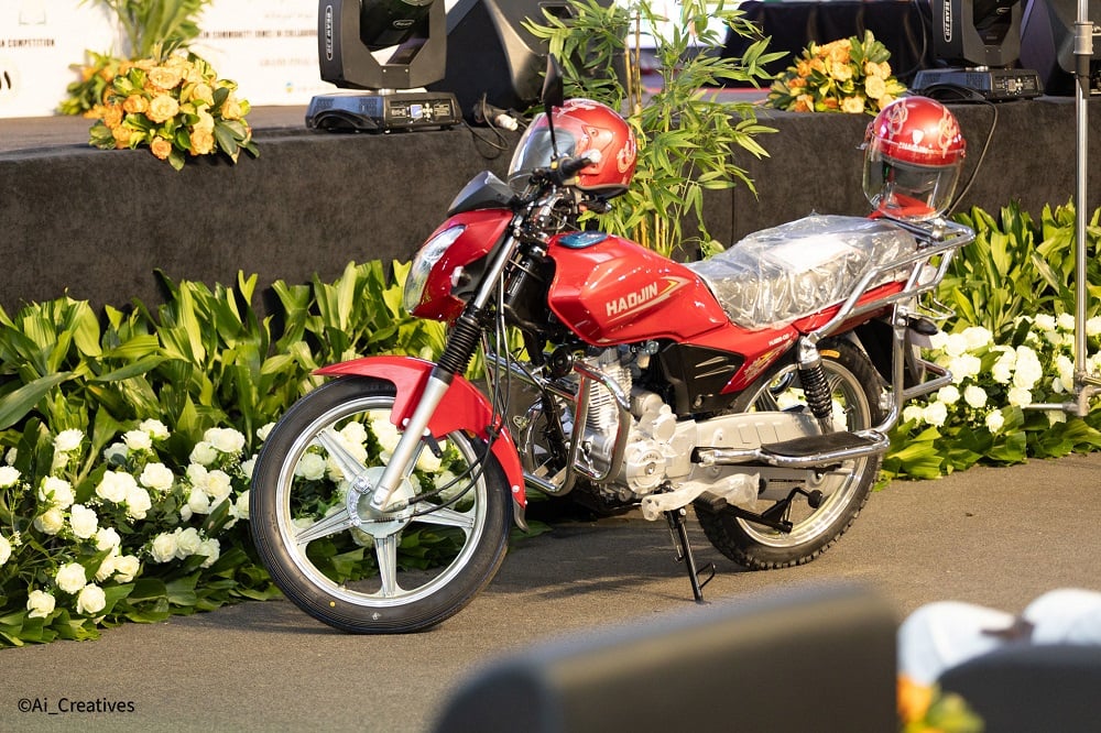 Hari uwatomboye Moto nshya