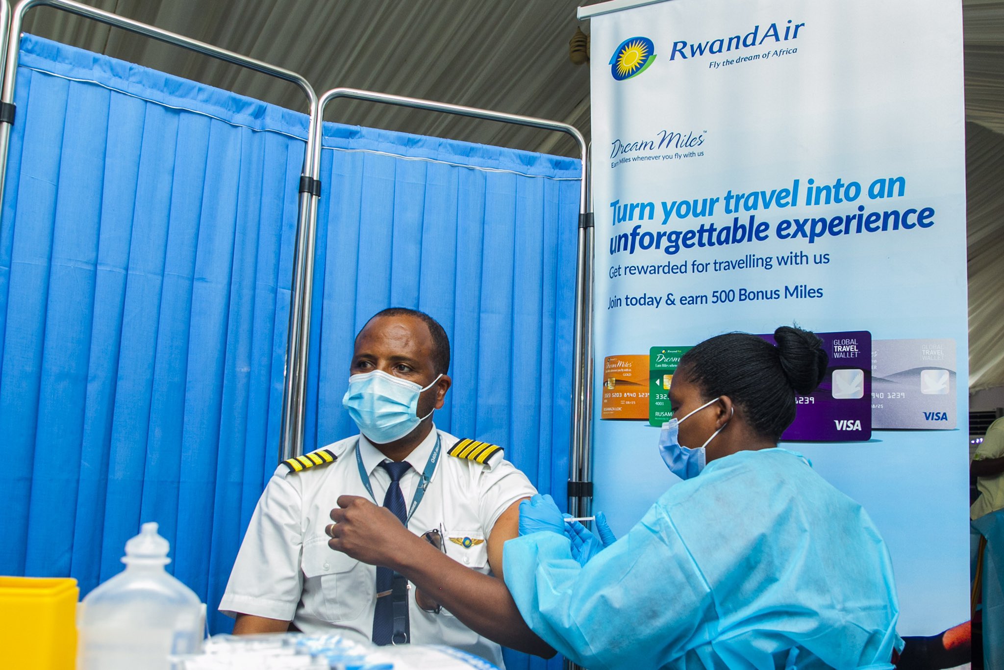 Umukozi wa RwandAir akingirwa