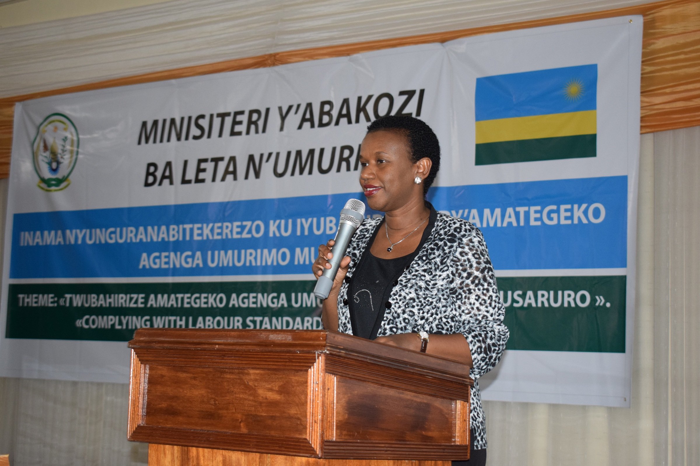Minisitiri w'abakozi ba Leta n'umurimo, Rwanyindo avuga ko ibihano bitegereje umukozi utazubahiriza itegeko rishya ry'umurimo
