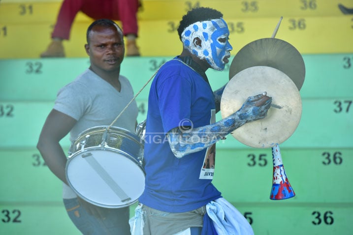 Rwarutabura rw'Abaraiyons ari gutera Morale abafana be