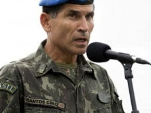 Gen Carlos Alberto dos Santos Cruz. 