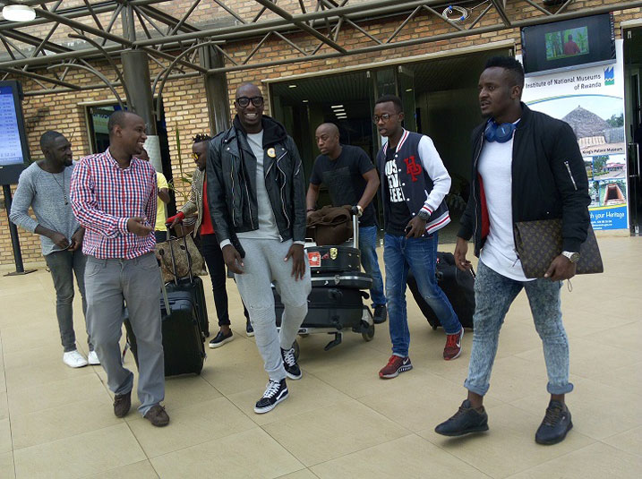 Sauti Sol bakirwa ku kibuga cy'indege i Kanombe