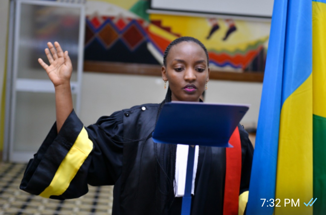  Umushinjacyaha ku rwego rw'ibanze, Uwitonze Clarisse uherutse kwemezwa n'Inama y'Abaministiri, yarahiriye gutangira imirimo kuri uyu wa gatatu