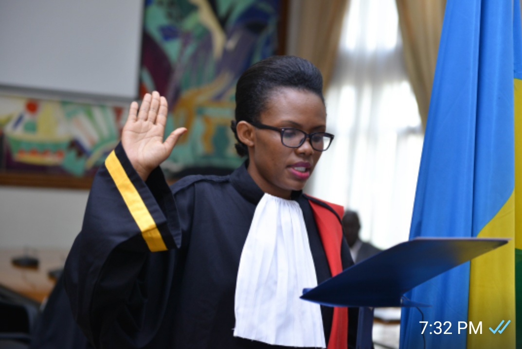 Umushinjacyaha ku rwego rw'ibanze, Mukarusagara Janviere uherutse kwemezwa n'Inama y'Abaministiri, yarahiriye gutangira imirimo kuri uyu wa gatatu