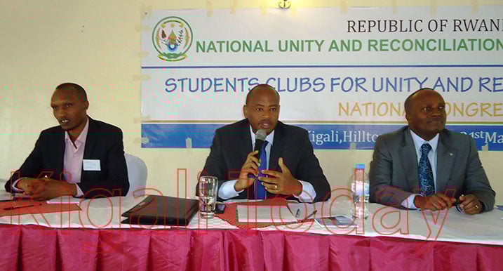 Uhereye iburyo: Dr Habyarimana JB, umunyamabanga nshingwabikorwa wa NURC na Albert Nsengiyumva, umunyamabanga wa Leta muri MINEDUC batangiza inteko rusange.