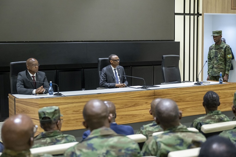 Perezida Kagame yagiranye inama n