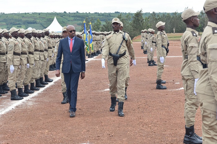 Minisitiri Gasana yibukije abacungagerereza kurushaho kwita ku burenganzira bw