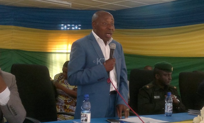 Sembagare yihanangiriza abanyaburera ko ntawe ukwiye gukinisha ibendera.