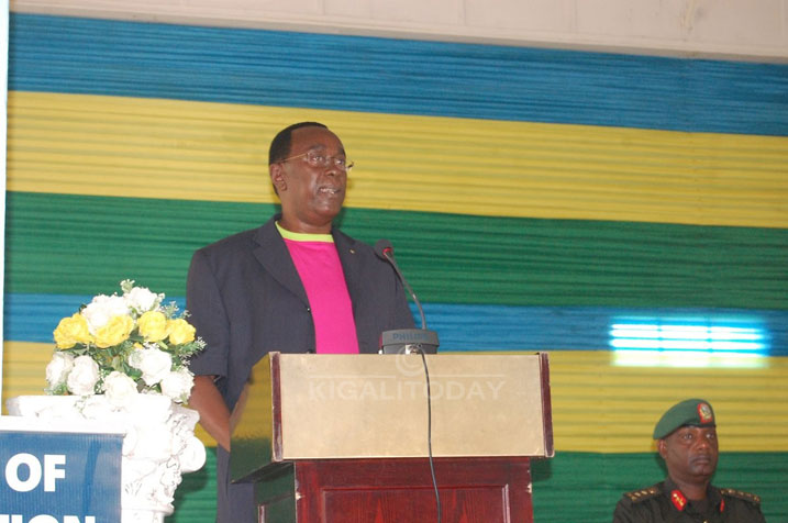 Senateri Makuza Bernard arasaba abakobwa gukoresha amahirwe bahawe mu burezi