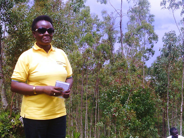 Senateri Mukasine yasabye abaturage kwita ku mashyamba yabo kuko afatiye runini ibinyabuzima.