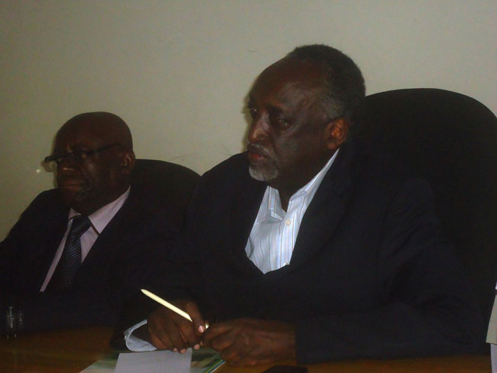 Senateri Rutaremara anenga abagabo bihakana abana babyaye.