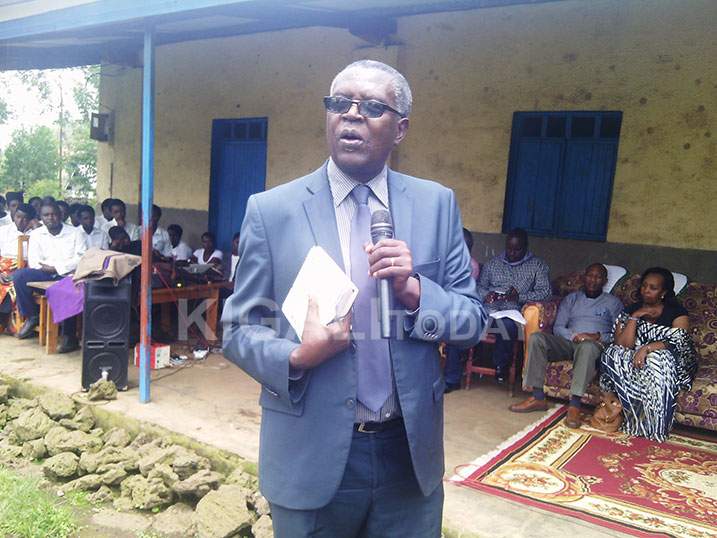 Senateri Uyisenga avuga ko gukorana na FDLR ari ugutoneka abarokotse Jenoside.