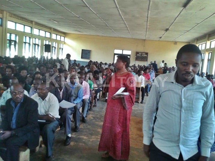 Senateri Muhongayire abwira abarimu gutanga ibitekerezo byabo nta mususu.