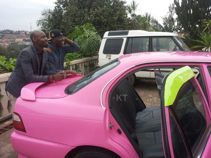 Senderi ku modoka ye.