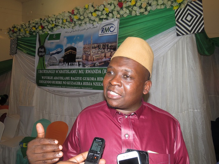Sheikh Djamil Murangwa ni umwe mu bayobozi b'idini baherekeje abagiye mu mutambagiro mutagatifu