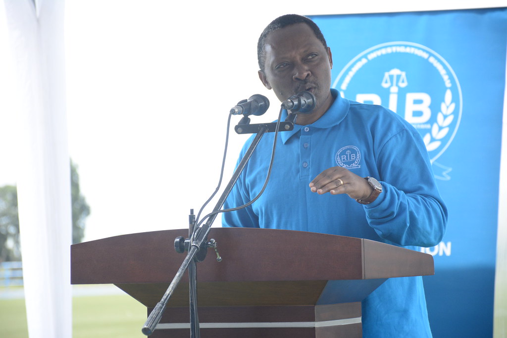 Minisitiri Shyaka avuga ko abantu badakwiye kwitwaza ubutore ngo basabe bagenzi babo kubahishira mu bibi