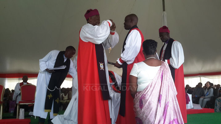 Musenyeri Rev. Samuel Mugiraneza Mugisha ahabwa ibyangombwa bimugira umushumba wa Diyosezi ya Shyira 