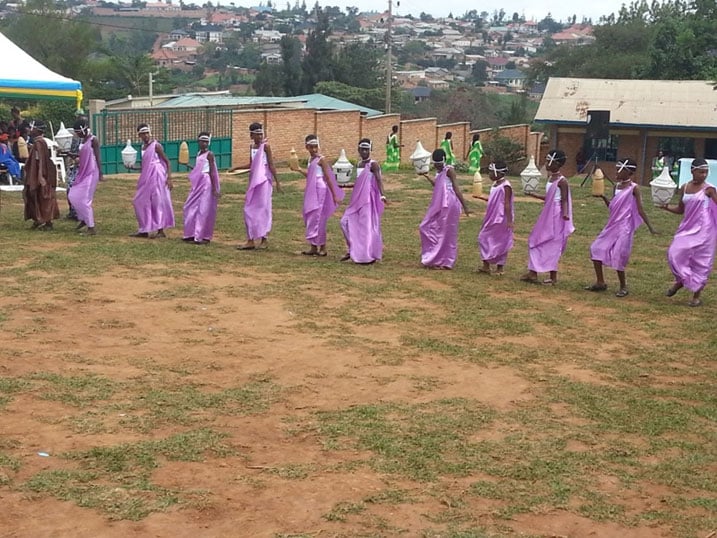 Aba bana banatozwa umuco nyarwanda.