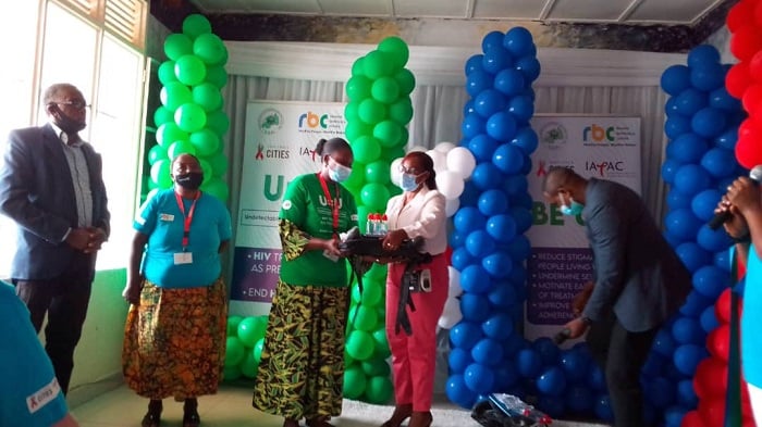 Abakangurira abandi gufatira imiti ku gihe bahawe ibihembo n'ibikoresho bibafasha