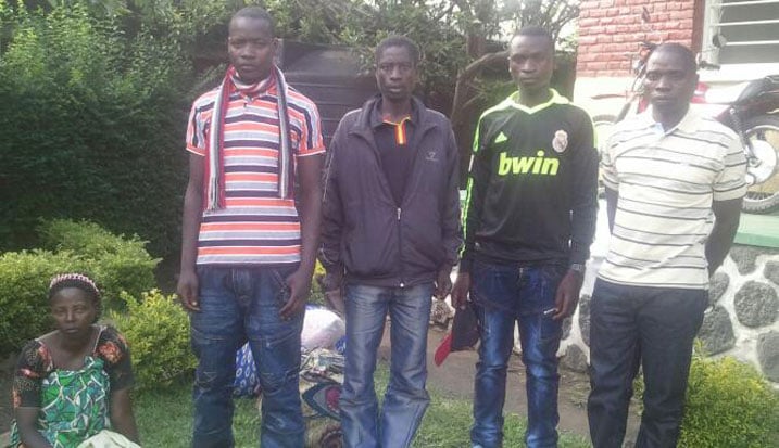 Sikubwabo (ubanza iburyo) avuga ko nta nyungu yakuye mu ntambara yarwanye uretse kuraswa.