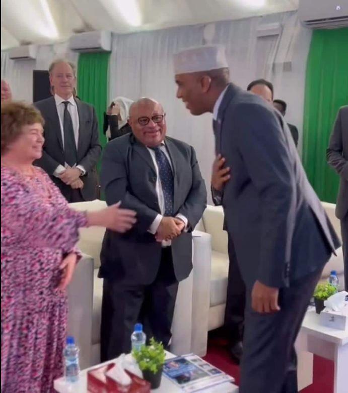 Minisitiri w'Intebe wa Somalia ntajya asuhuza abantu b'igitsinagore abahaye ikiganza